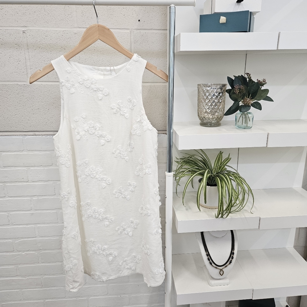 Applique Floral Sleeveless Shift Dress